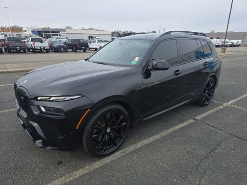 2023 BMW X7 M60i