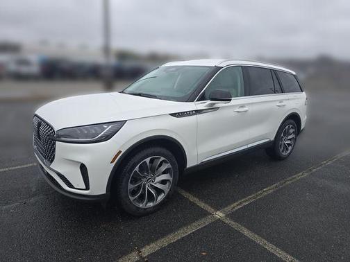 Pristine White Metallic Tri-Coat 2026 Lincoln Aviator Premiere