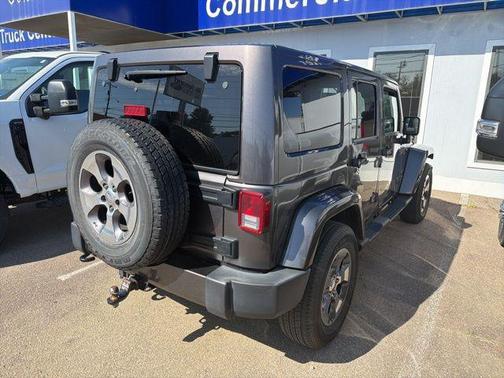 Granite Crystal Metallic Clearcoat 2017 Jeep Wrangler Unlimited Sahara