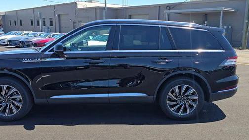 Infinite Black Metallic Clearcoat 2026 Lincoln Aviator Premiere
