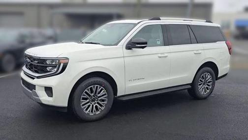Star White Metallic Tri-Coat 2026 Ford Expedition Platinum