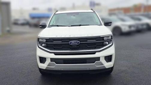 Star White Metallic Tri-Coat 2026 Ford Expedition Platinum
