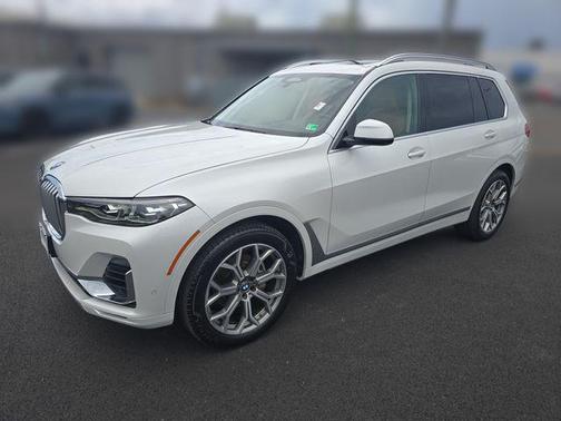 Mineral White Metallic 2022 BMW X7 xDrive40i