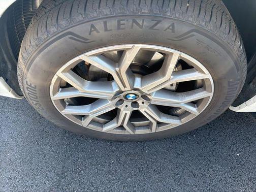 Mineral White Metallic 2022 BMW X7 xDrive40i