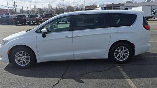 2022 Chrysler Voyager LX