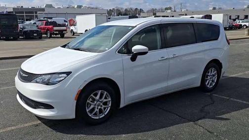 2022 Chrysler Voyager LX