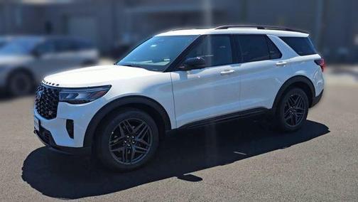 Star White Metallic Tri-Coat 2026 Ford Explorer ST
