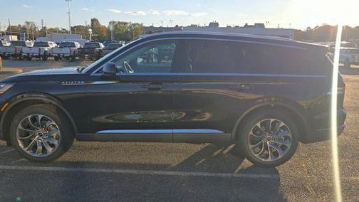 Infinite Black Metallic Clearcoat 2026 Lincoln Aviator Premiere