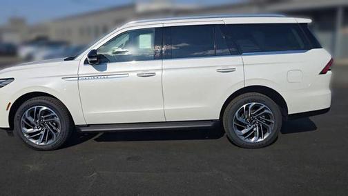 Pristine White Metallic Tri-Coat 2026 Lincoln Navigator Premiere