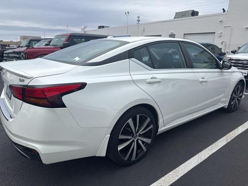 2021 Nissan Altima SR FWD