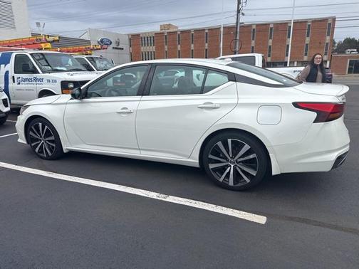 2021 Nissan Altima SR FWD