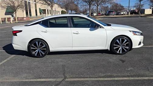 2021 Nissan Altima SR FWD