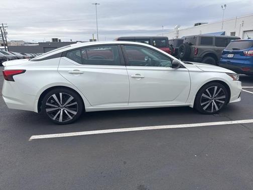 2021 Nissan Altima SR FWD