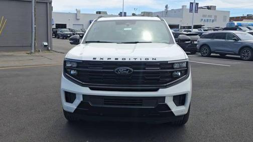 Star White Metallic Tri-Coat 2026 Ford Expedition Max Platinum