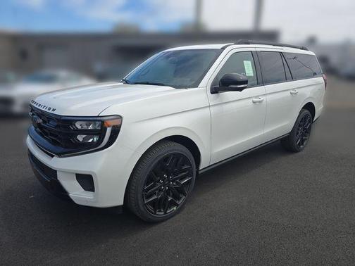 Star White Metallic Tri-Coat 2026 Ford Expedition Max Platinum
