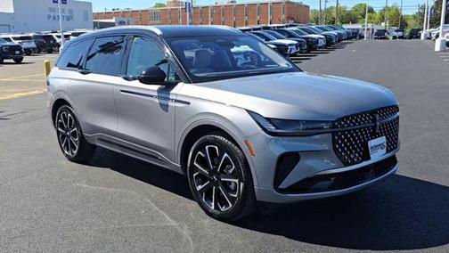 Lustrous Gray Metallic 2025 Lincoln Nautilus Reserve