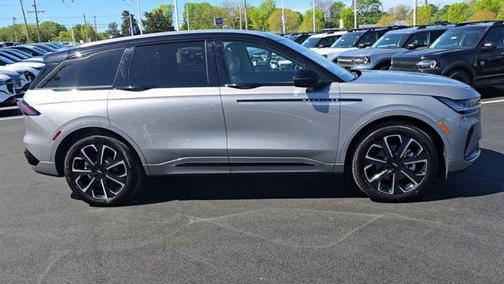 Lustrous Gray Metallic 2025 Lincoln Nautilus Reserve
