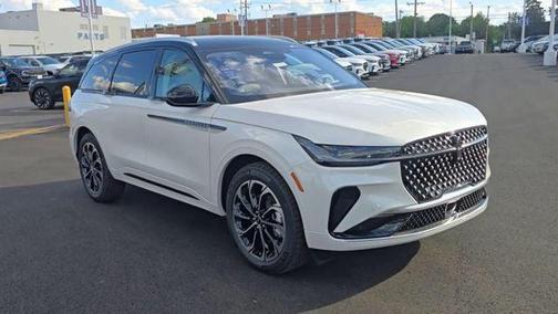 White Platinum Metallic Tri-Coat 2026 Lincoln Nautilus Reserve