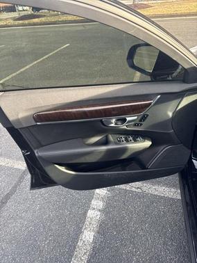 2018 Volvo S90 T5 Momentum