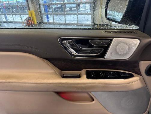 Pristine White Metallic Tri-Coat 2024 Lincoln Navigator Reserve