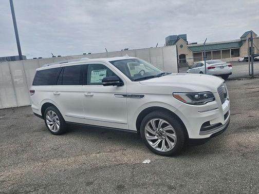 Pristine White Metallic Tri-Coat 2024 Lincoln Navigator Reserve