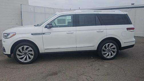 Pristine White Metallic Tri-Coat 2024 Lincoln Navigator Reserve