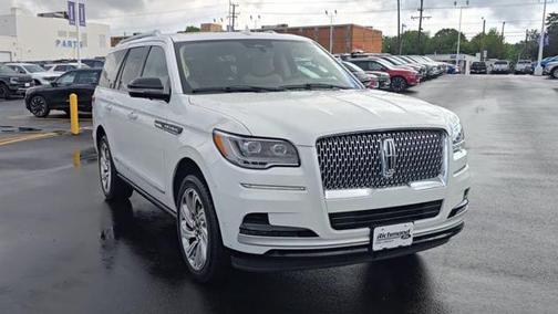 Pristine White Metallic Tri-Coat 2024 Lincoln Navigator Reserve