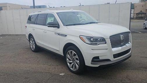 Pristine White Metallic Tri-Coat 2024 Lincoln Navigator Reserve