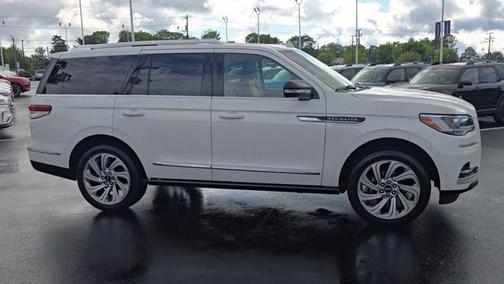 Pristine White Metallic Tri-Coat 2024 Lincoln Navigator Reserve