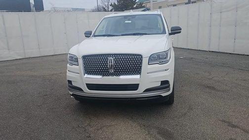 Pristine White Metallic Tri-Coat 2024 Lincoln Navigator Reserve