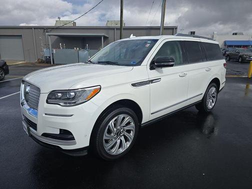 Pristine White Metallic Tri-Coat 2024 Lincoln Navigator Reserve