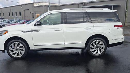 Pristine White Metallic Tri-Coat 2024 Lincoln Navigator Reserve