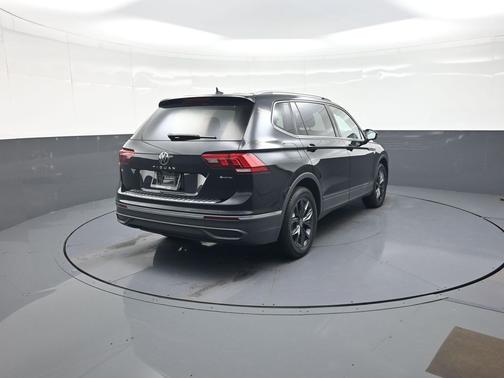 Deep Black 2023 Volkswagen Tiguan 2.0T SE 4MOTION