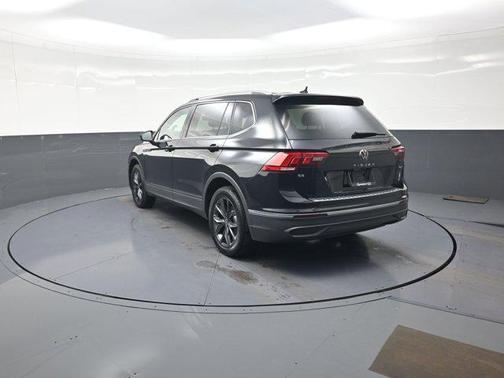 Deep Black 2023 Volkswagen Tiguan 2.0T SE 4MOTION