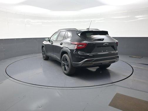Mosaic Black Metallic 2026 Chevrolet Trax FWD ACTIV