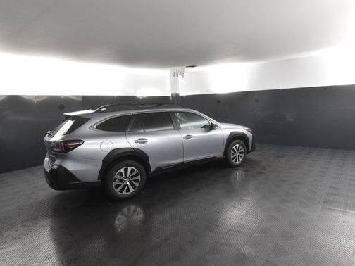 Ice Silver Metallic 2025 Subaru Outback Premium