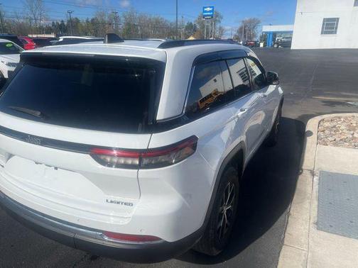 Bright White Clearcoat 2023 Jeep Grand Cherokee Limited
