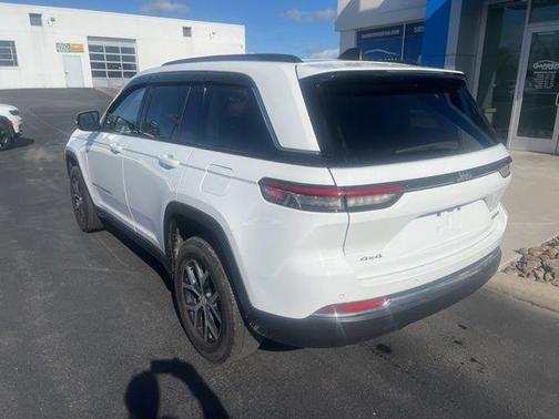 Bright White Clearcoat 2023 Jeep Grand Cherokee Limited