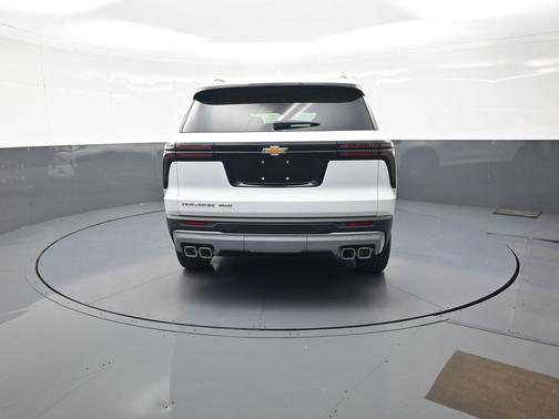 Summit White 2026 Chevrolet Traverse LT