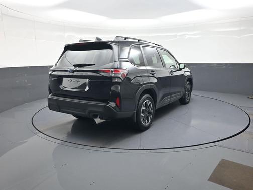 Crystal Black Silica 2025 Subaru Forester Premium