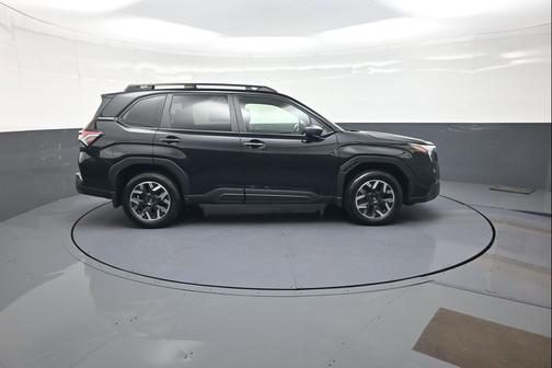 Crystal Black Silica 2025 Subaru Forester Premium