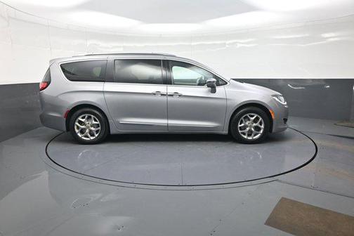 Billet Silver Metallic Clearcoat 2017 Chrysler Pacifica Limited