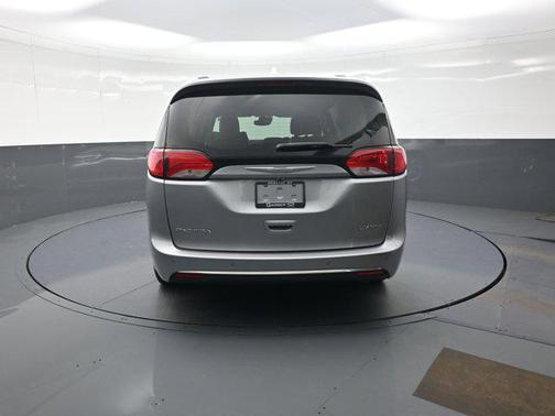 Billet Silver Metallic Clearcoat 2017 Chrysler Pacifica Limited