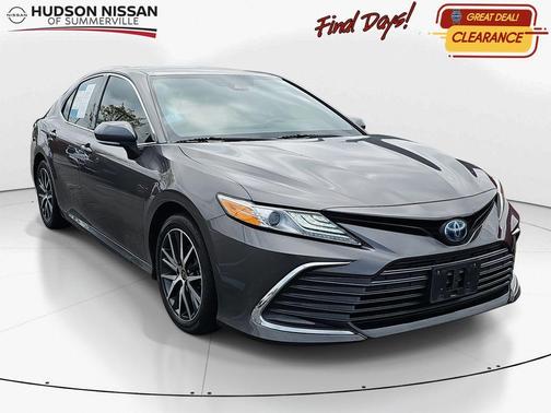 2022 Toyota Camry Hybrid XLE