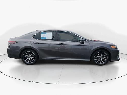 2022 Toyota Camry Hybrid XLE
