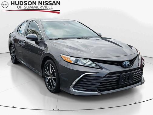 2022 Toyota Camry Hybrid XLE