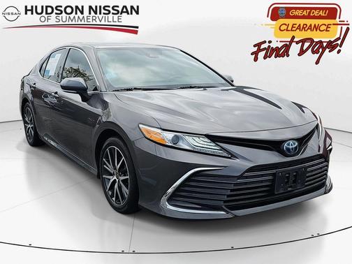 2022 Toyota Camry Hybrid XLE