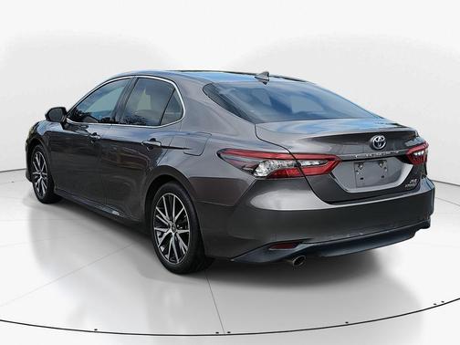 2022 Toyota Camry Hybrid XLE