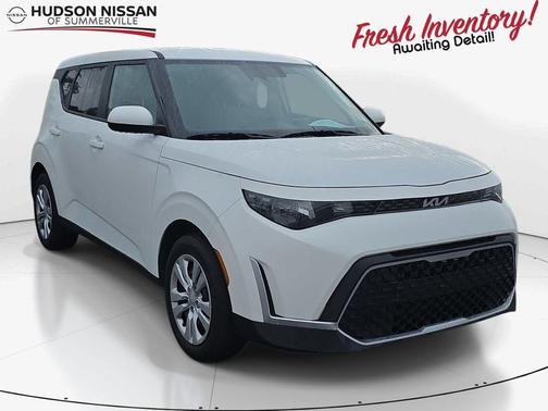 Snow White Pearl 2024 Kia Soul LX