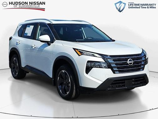 Pearl 2025 Nissan Rogue SV